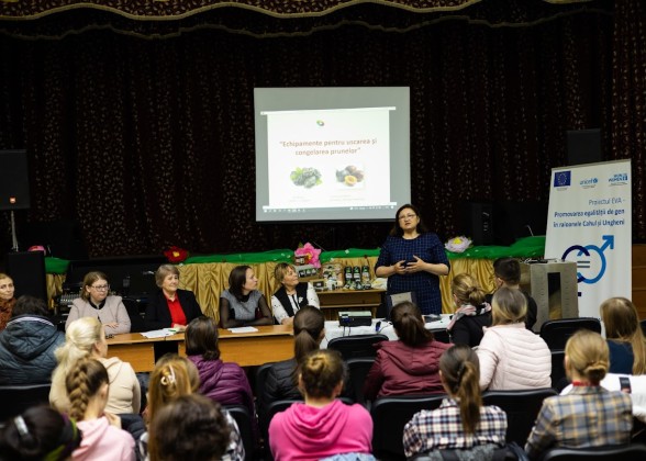 Venituri suplimentare pentru femeile din Pîrlița. Află care sunt oportunitățile de angajare de care pot beneficia acestea